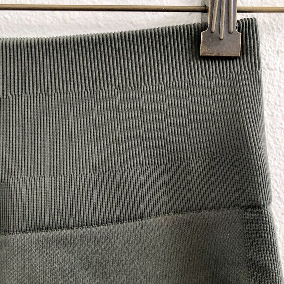 LULULEMON Zone In Crop Gator Green No Size Tag Check Measurements - Picture 7 of 10